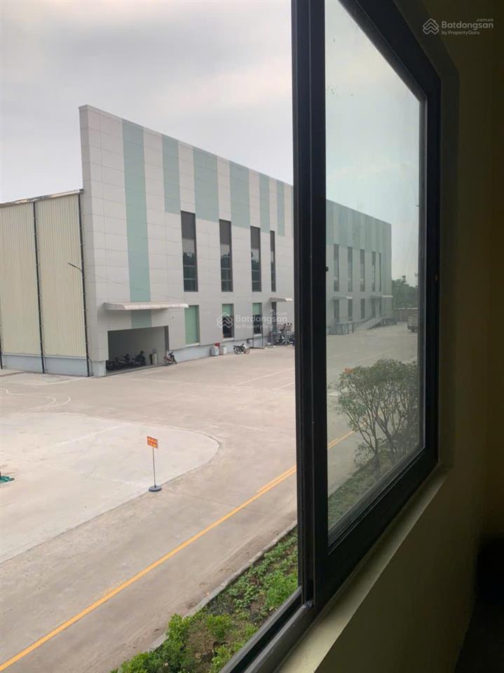 Chính chủ cho thuê văn phòng hạng b mặt tiền 8m, view 2 mặt, ô tô đỗ cửa tại long biên