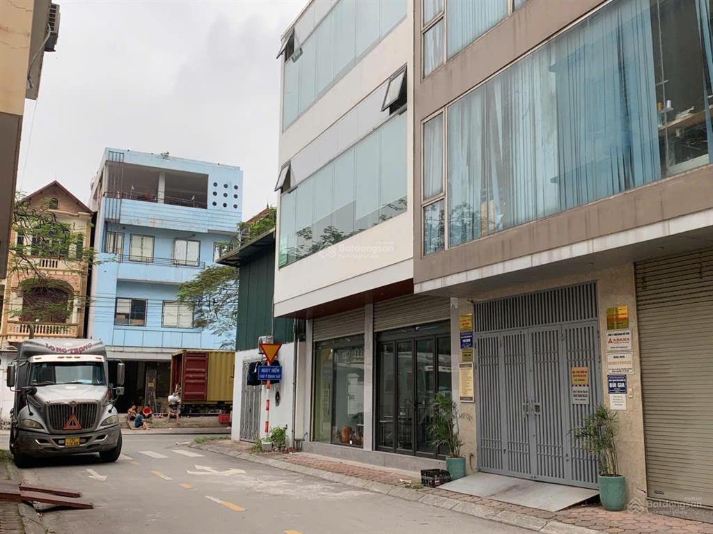 Chính chủ cho thuê văn phòng hạng b mặt tiền 8m, view 2 mặt, ô tô đỗ cửa tại long biên