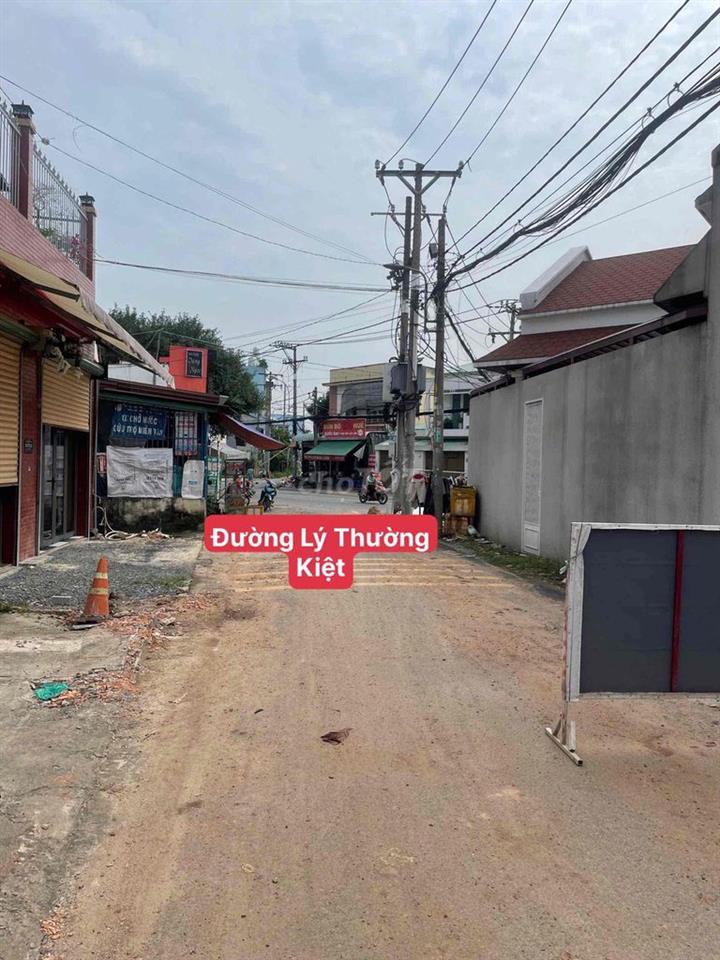 Chính chủ bán đất thổ cư xây tự do trung tâm Hóc Môn