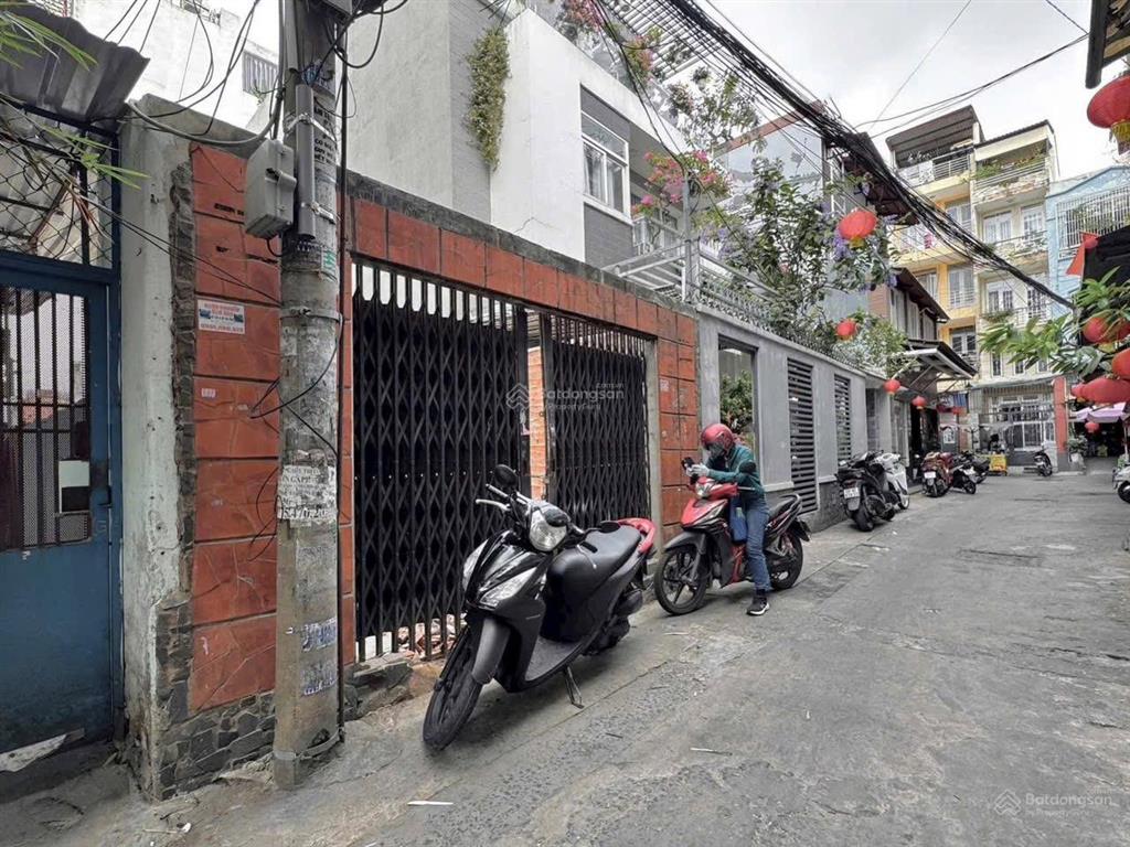 Đất ngay cổng đại học văn lang phan văn trị  trung tâm bình thạnh