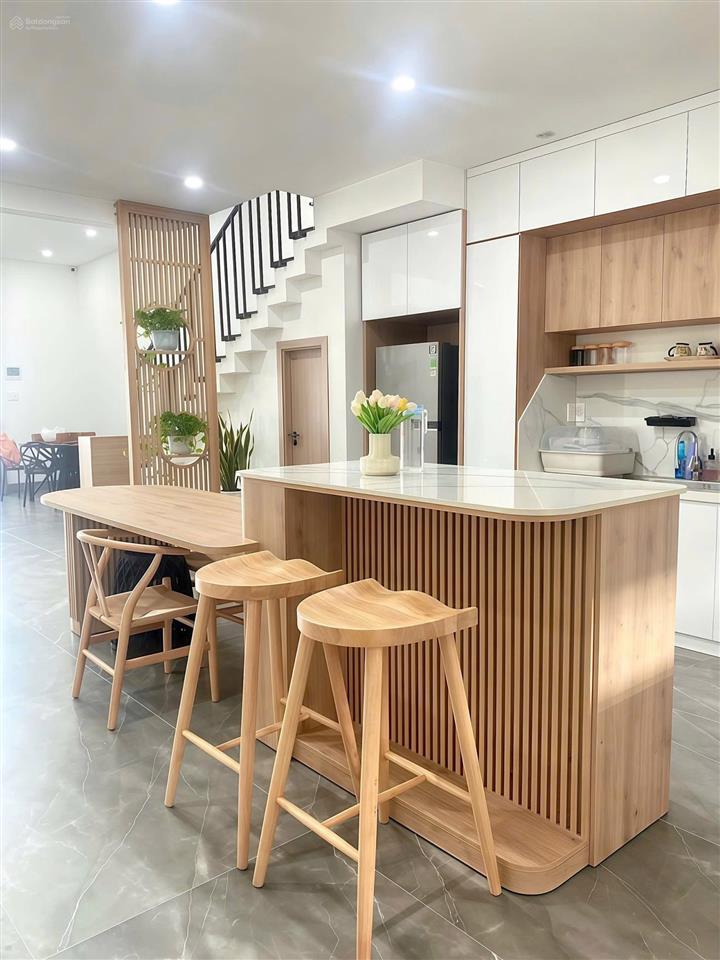 Bán nhà 3 tầng phan hoan nam hoà xuân, view trường kinh doanh cực tốt, 3pn 3wc diên tích đất 125m2