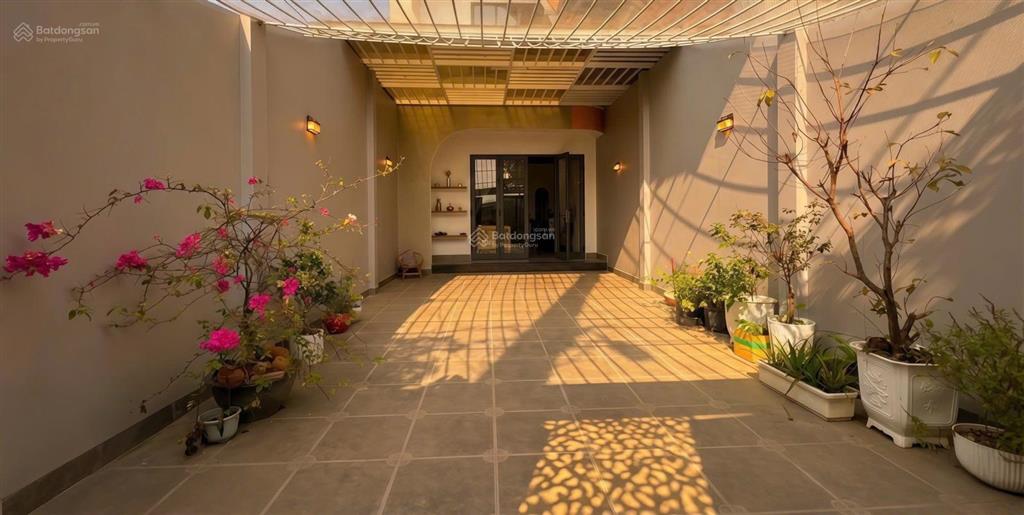 Bán nhà 3 tầng phan hoan nam hoà xuân, view trường kinh doanh cực tốt, 3pn 3wc diên tích đất 125m2