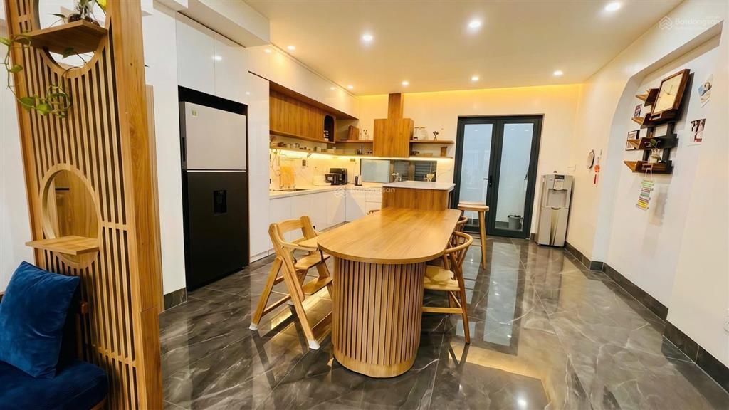 Bán nhà 3 tầng phan hoan nam hoà xuân, view trường kinh doanh cực tốt, 3pn 3wc diên tích đất 125m2