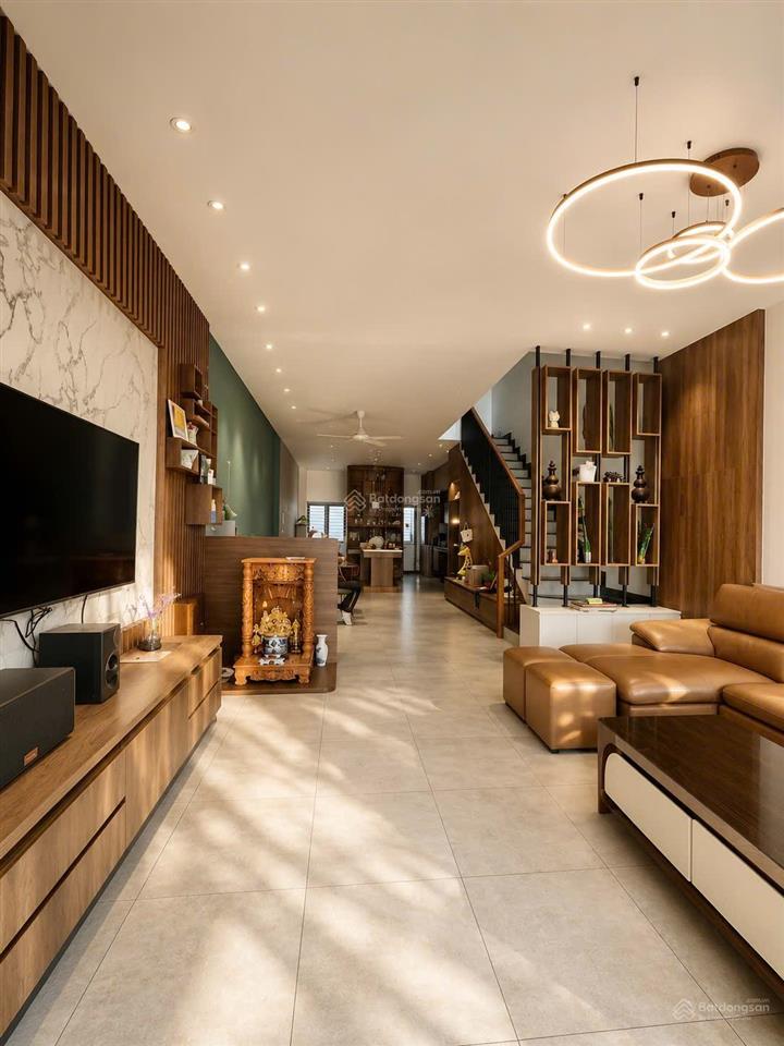 Nhà 3 tầng full nội thất, view công viên hòa xuân thanh lương 9 3pn 5wc