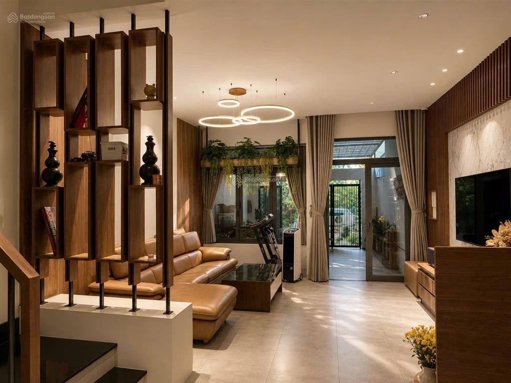 Nhà 3 tầng full nội thất, view công viên hòa xuân thanh lương 9 3pn 5wc