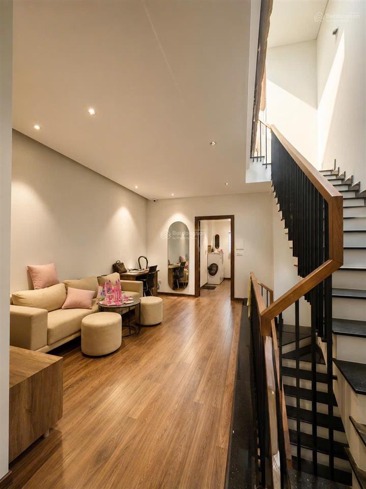 Nhà 3 tầng full nội thất, view công viên hòa xuân thanh lương 9 3pn 5wc