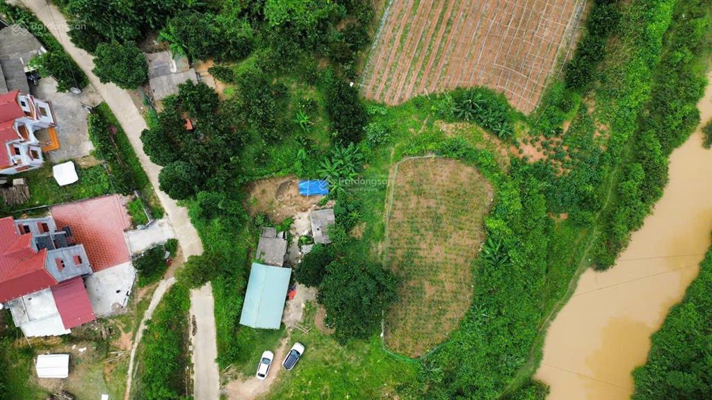 **đất bám suối  thế cao, view thoáng  diện tích đẹp 1.369m*