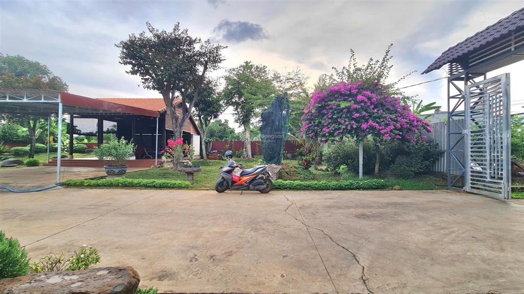 Chủ cần tiền bán rẻ khu view nhà vườn nghỉ dưỡng 2155m2. mặt tiền đường tl764, sông ray, đồng nai