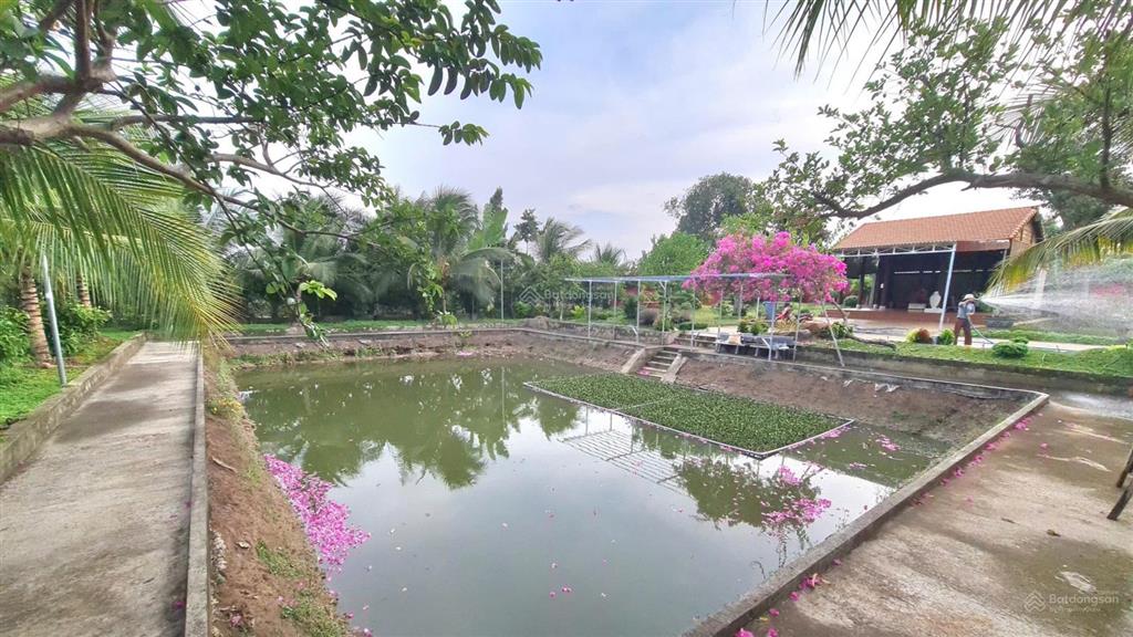 Chủ cần tiền bán rẻ khu view nhà vườn nghỉ dưỡng 2155m2. mặt tiền đường tl764, sông ray, đồng nai