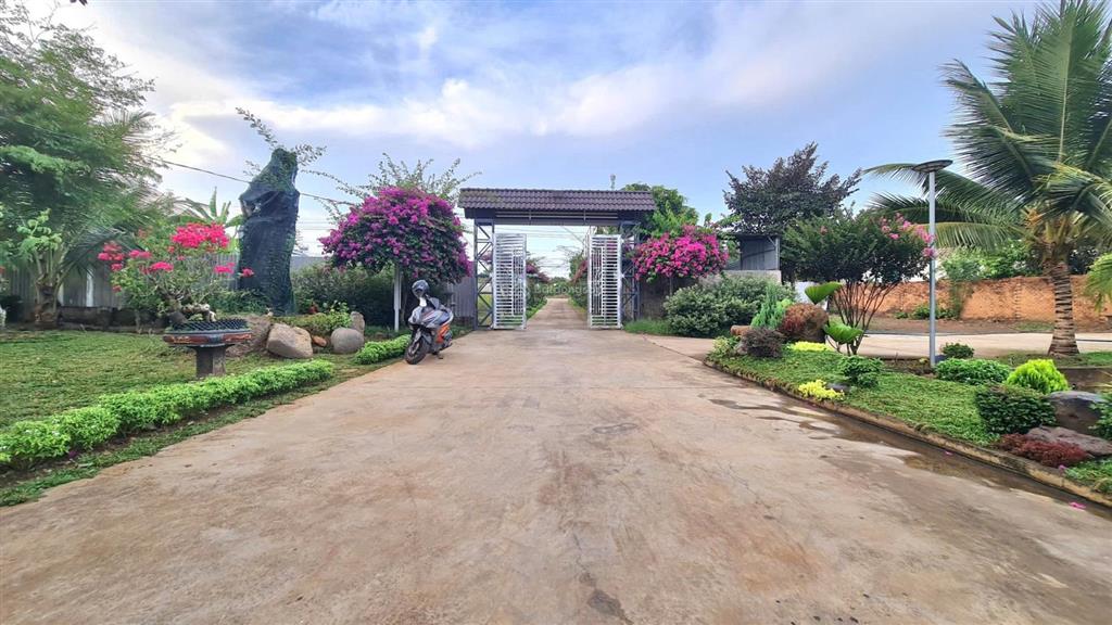 Chủ cần tiền bán rẻ khu view nhà vườn nghỉ dưỡng 2155m2. mặt tiền đường tl764, sông ray, đồng nai