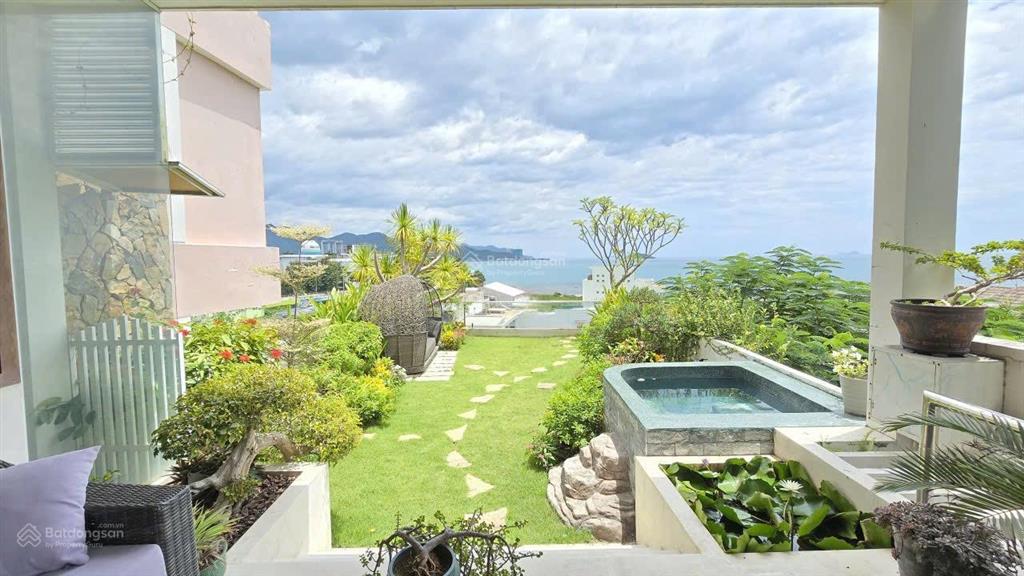 Chính chủ sẵn sổ bán nhanh biệt thự view biển đẹp tại nha trang