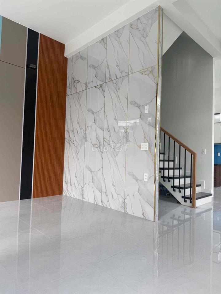 bán nhà mới tinh 3 tầng, Long Trường, Quận 9,cách Nguyễn Duy Trinh 30m