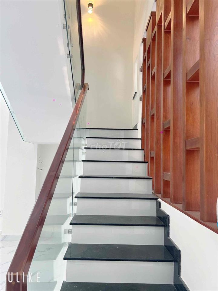 bán nhà 3 tầng 81m2 đường Kha Vạn Cân, Linh Đông, Thủ Đức giá 7,9 tỷ