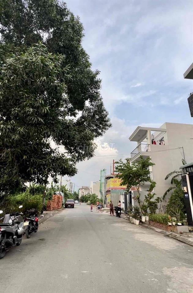 bán gấp nhà C4 gác, trục 10m kdc samsung village, 200 Bưng Ông Thoàn
