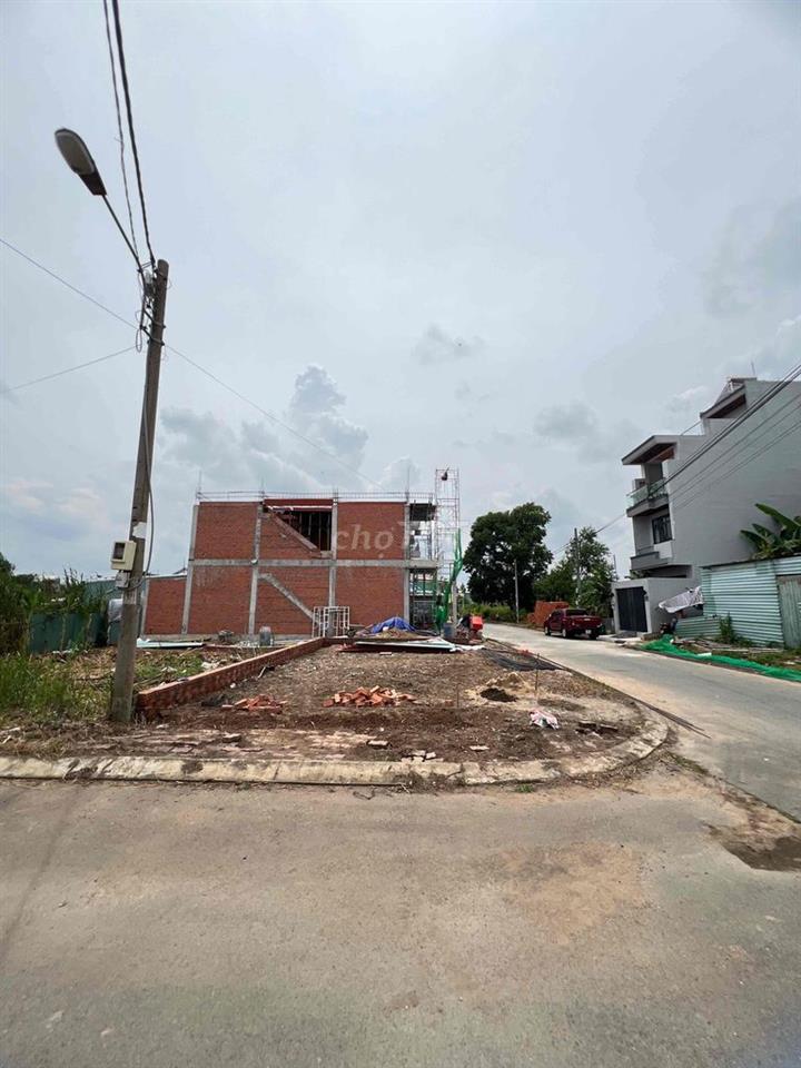 lô góc 80m2 trục 10m kdc samsung village hẻm 200 Bưng Ông Thoàn