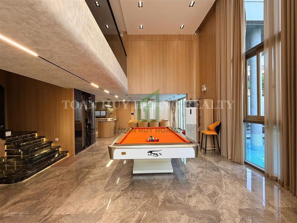 Cho thuê siêu villa luxury 300m có thang máy, hồ bơi & karaoke (gần cầu thuận phước)