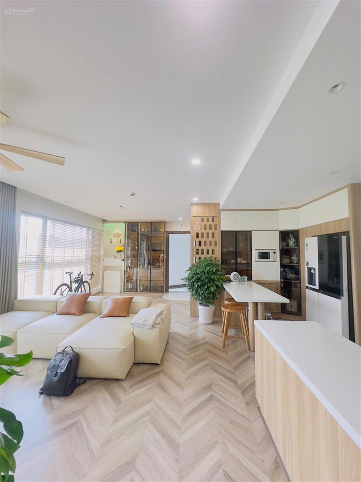 Hàng hiếm, bán/cho thuê căn hộ 2 view, 3pn + kho, dt 135m2, khu diamond brilliant, celadon city!