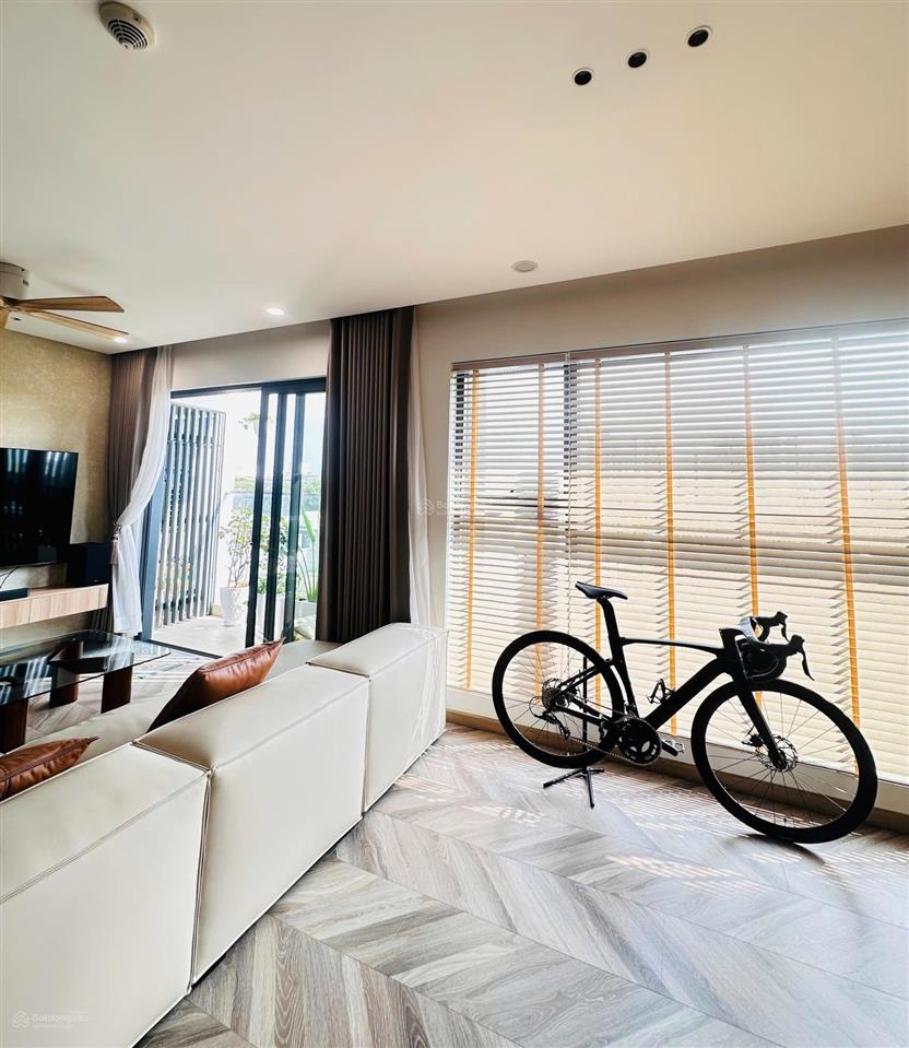 Hàng hiếm, bán/cho thuê căn hộ 2 view, 3pn + kho, dt 135m2, khu diamond brilliant, celadon city!
