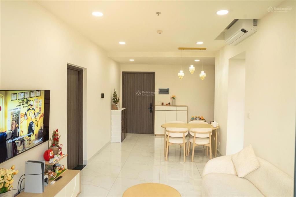 Duy nhất 1 căn 2pn 96m2, view hồ bơi, full nội thất, sẵn hđ thuê, giá chỉ 8.2tỷ btp, xem ngay!