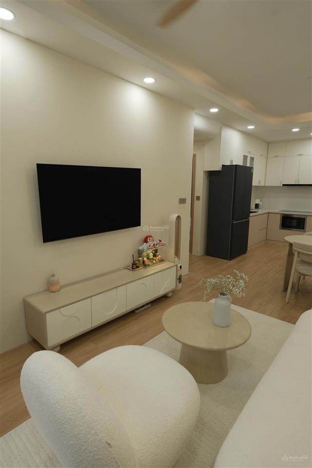 Duy nhất 1 căn 2pn 96m2, view hồ bơi, full nội thất, sẵn hđ thuê, giá chỉ 8.2tỷ btp, xem ngay!