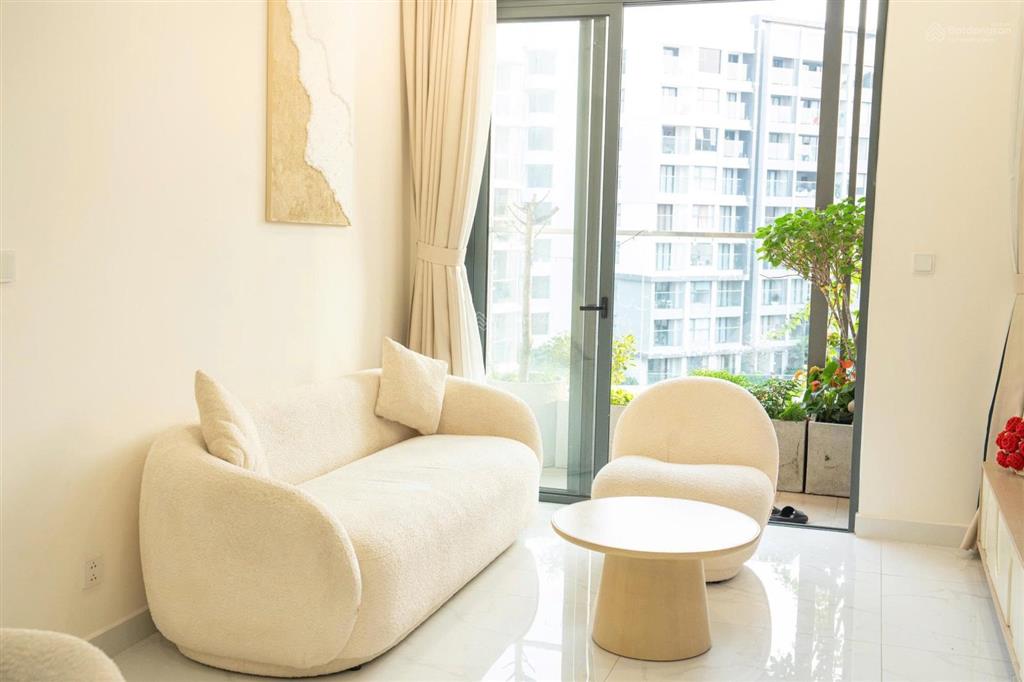 Duy nhất 1 căn 2pn 96m2, view hồ bơi, full nội thất, sẵn hđ thuê, giá chỉ 8.2tỷ btp, xem ngay!