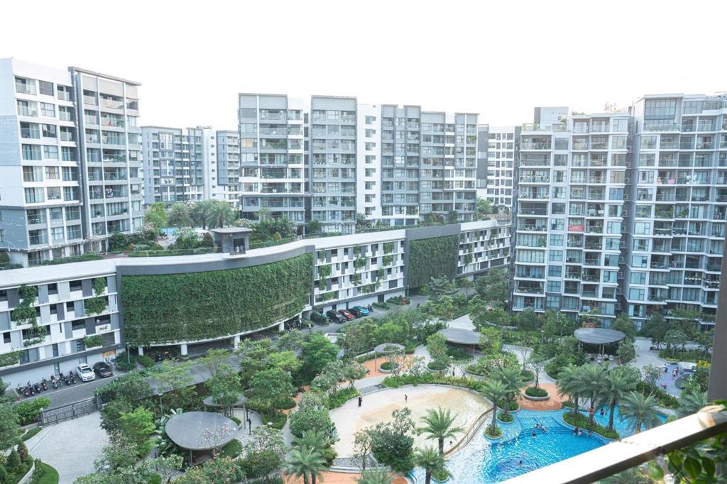 Duy nhất 1 căn 2pn 96m2, view hồ bơi, full nội thất, sẵn hđ thuê, giá chỉ 8.2tỷ btp, xem ngay!