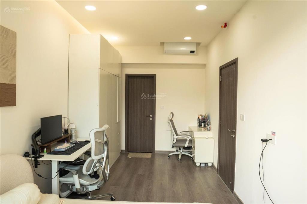 Duy nhất 1 căn 2pn 96m2, view hồ bơi, full nội thất, sẵn hđ thuê, giá chỉ 8.2tỷ btp, xem ngay!