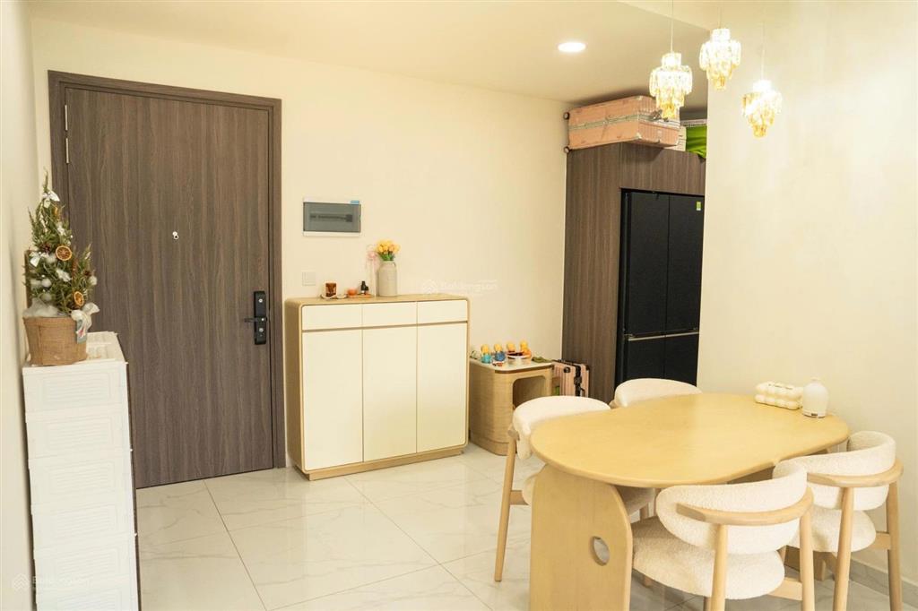 Duy nhất 1 căn 2pn 96m2, view hồ bơi, full nội thất, sẵn hđ thuê, giá chỉ 8.2tỷ btp, xem ngay!