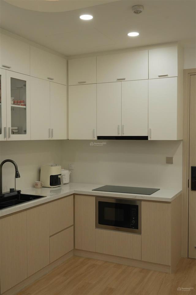 Duy nhất 1 căn 2pn 96m2, view hồ bơi, full nội thất, sẵn hđ thuê, giá chỉ 8.2tỷ btp, xem ngay!