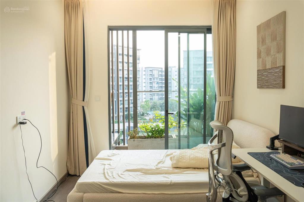 Duy nhất 1 căn 2pn 96m2, view hồ bơi, full nội thất, sẵn hđ thuê, giá chỉ 8.2tỷ btp, xem ngay!