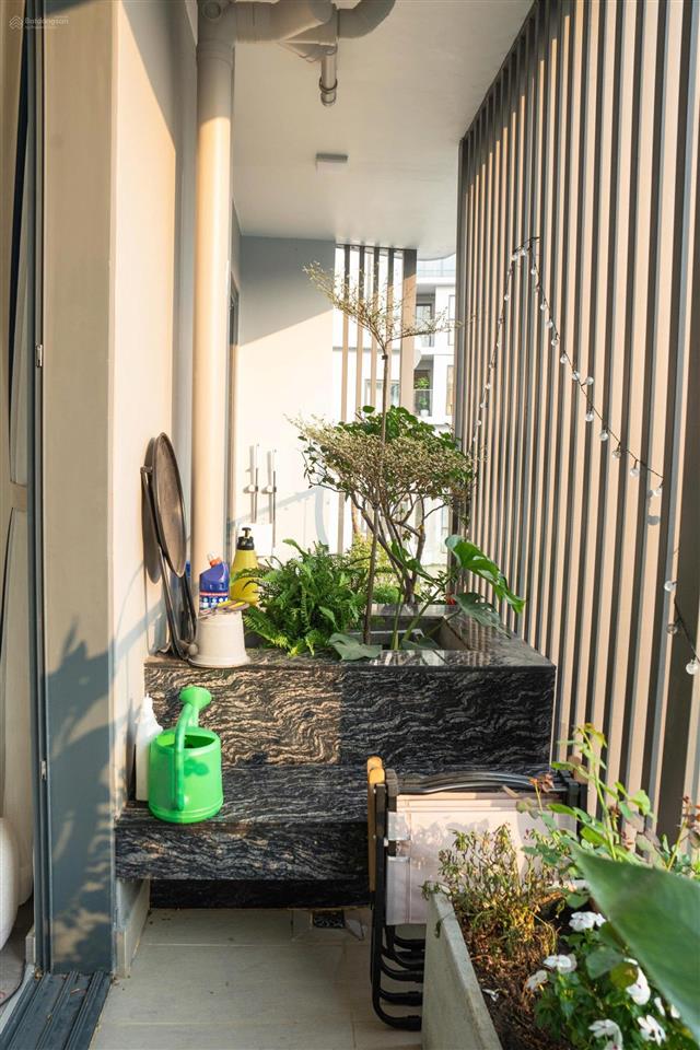 Duy nhất 1 căn 2pn 96m2, view hồ bơi, full nội thất, sẵn hđ thuê, giá chỉ 8.2tỷ btp, xem ngay!