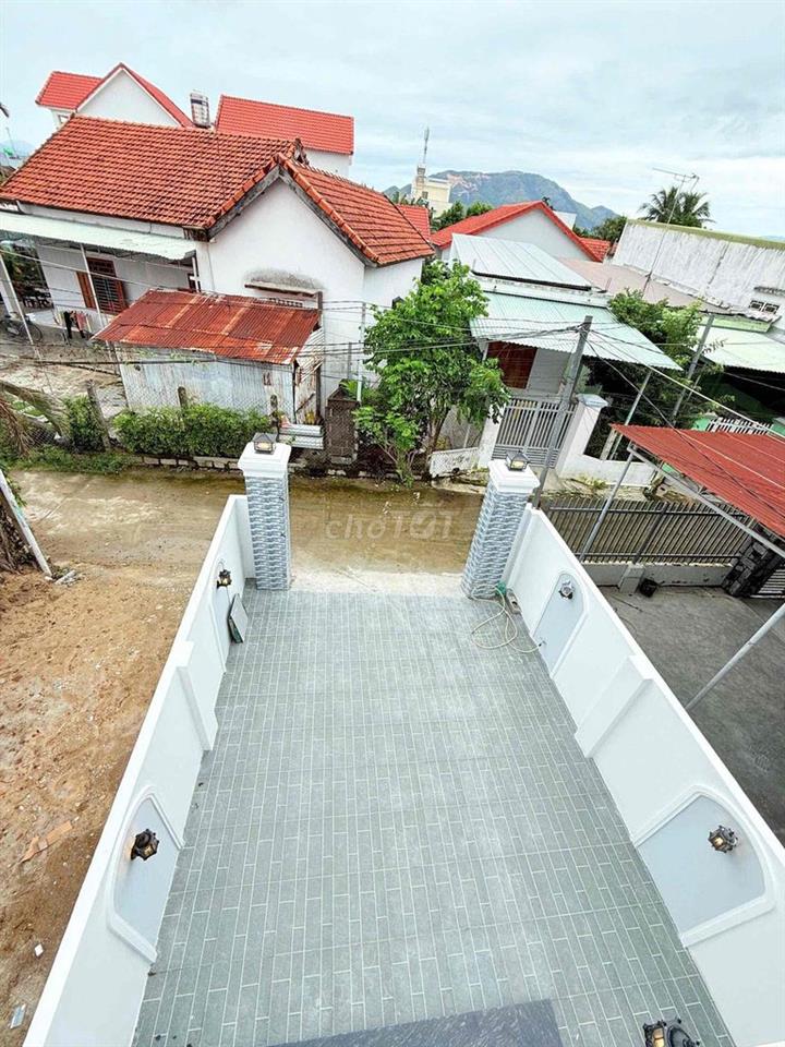 VPU90 Bán nhà 2 tầng hẻm oto thôn Đông Vĩnh Phương