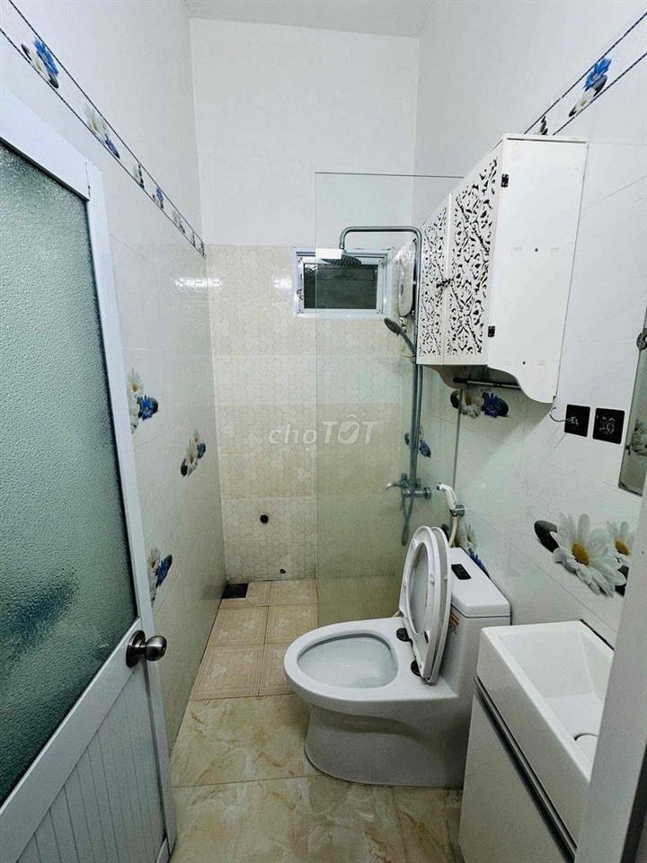 Cho thuê nhà 3 tầng mặt tiền đường Nguyễn Thị Minh Khai trung tâm
