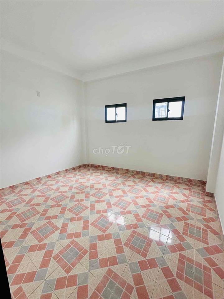Cho thuê nhà 3 tầng mặt tiền đường Nguyễn Thị Minh Khai trung tâm
