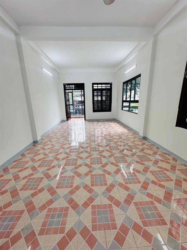 Cho thuê nhà 3 tầng mặt tiền đường Nguyễn Thị Minh Khai trung tâm