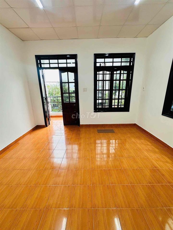 Cho thuê nhà 3 tầng mặt tiền đường Nguyễn Thị Minh Khai trung tâm