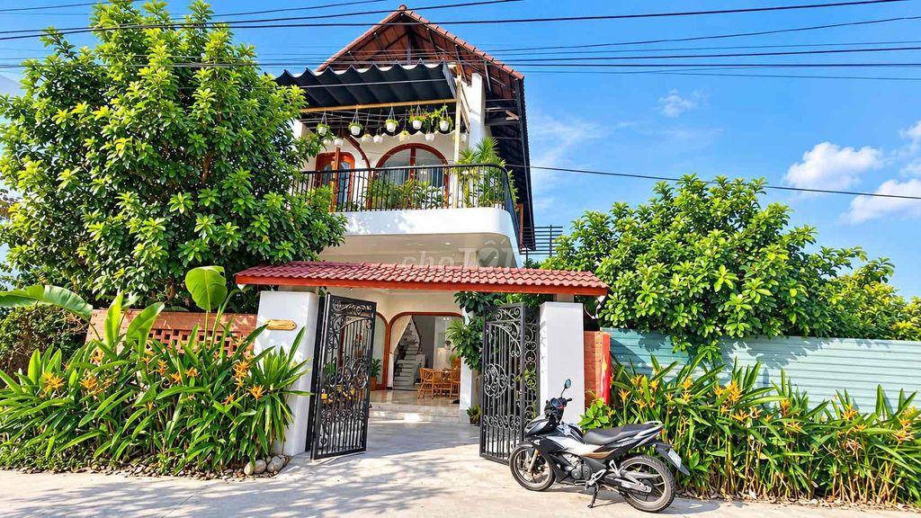Bán nhà sân vườn 134.3m2 mặt tiền đường Liên Hoa, Vĩnh Ngọc