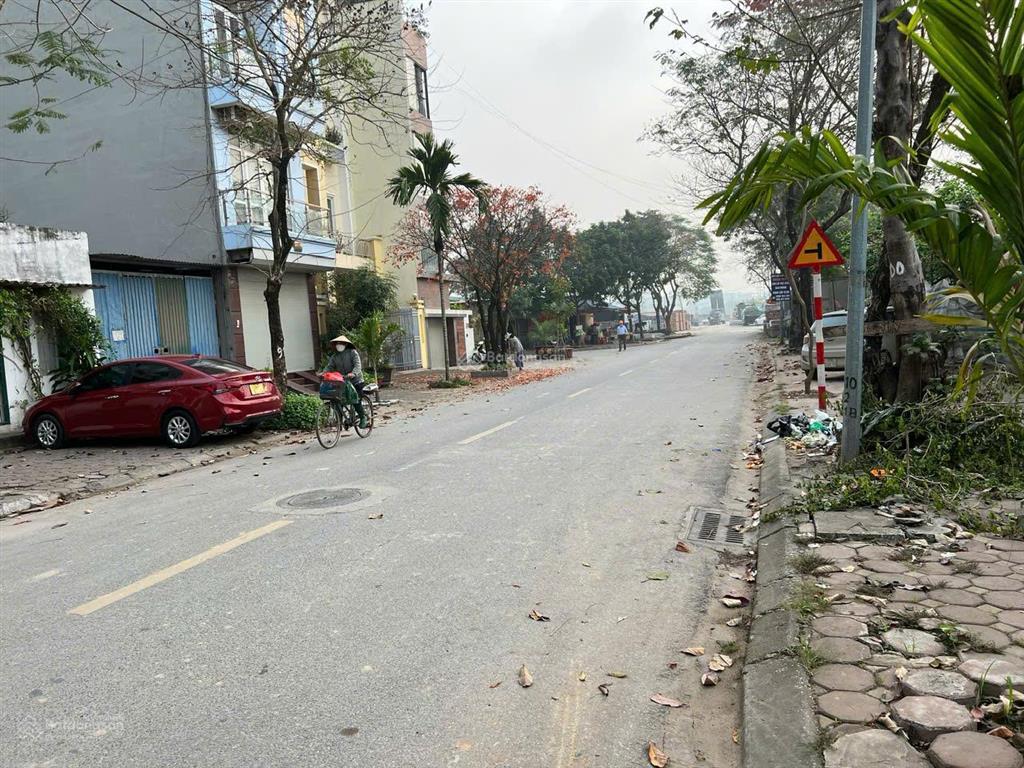 Cho thuê mặt bằng tằng 1 nhà phố phúc minh, phú diễn, 150m2, mt 8m, làm văn phòng, kd online, cf
