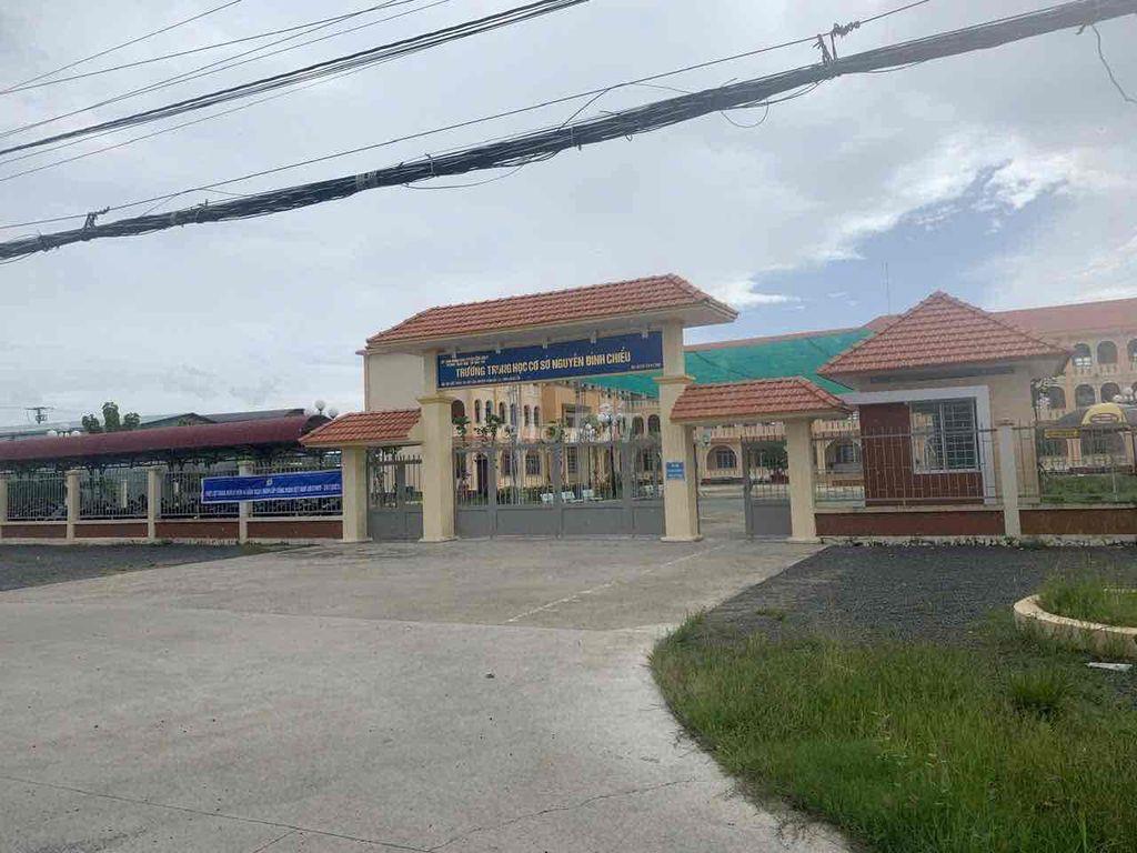 Tôi cần bán đất thổ cư gần trường học, dân cư đông