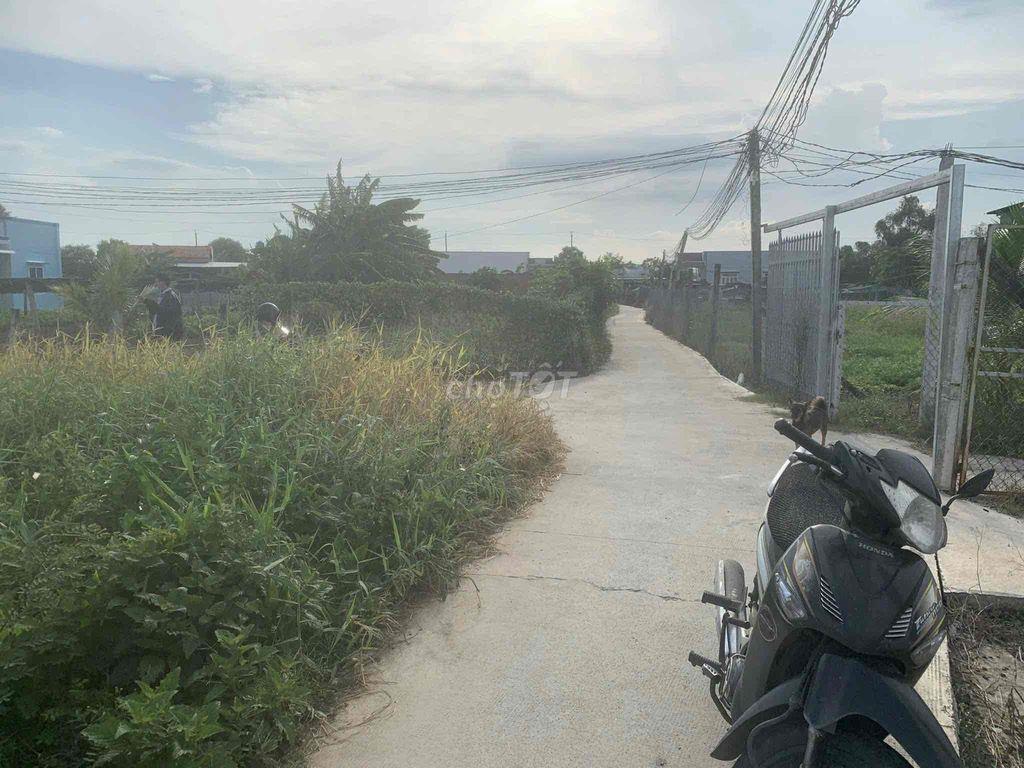 Tôi cần bán đất thổ cư gần trường học, dân cư đông