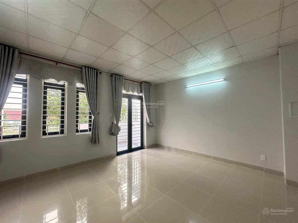 Cho thuê nhà mặt tiền kdc hiệp thành 3 vị trí đẹp dt 5x20m, 1 trệt 2 lầu  4pn  3wc