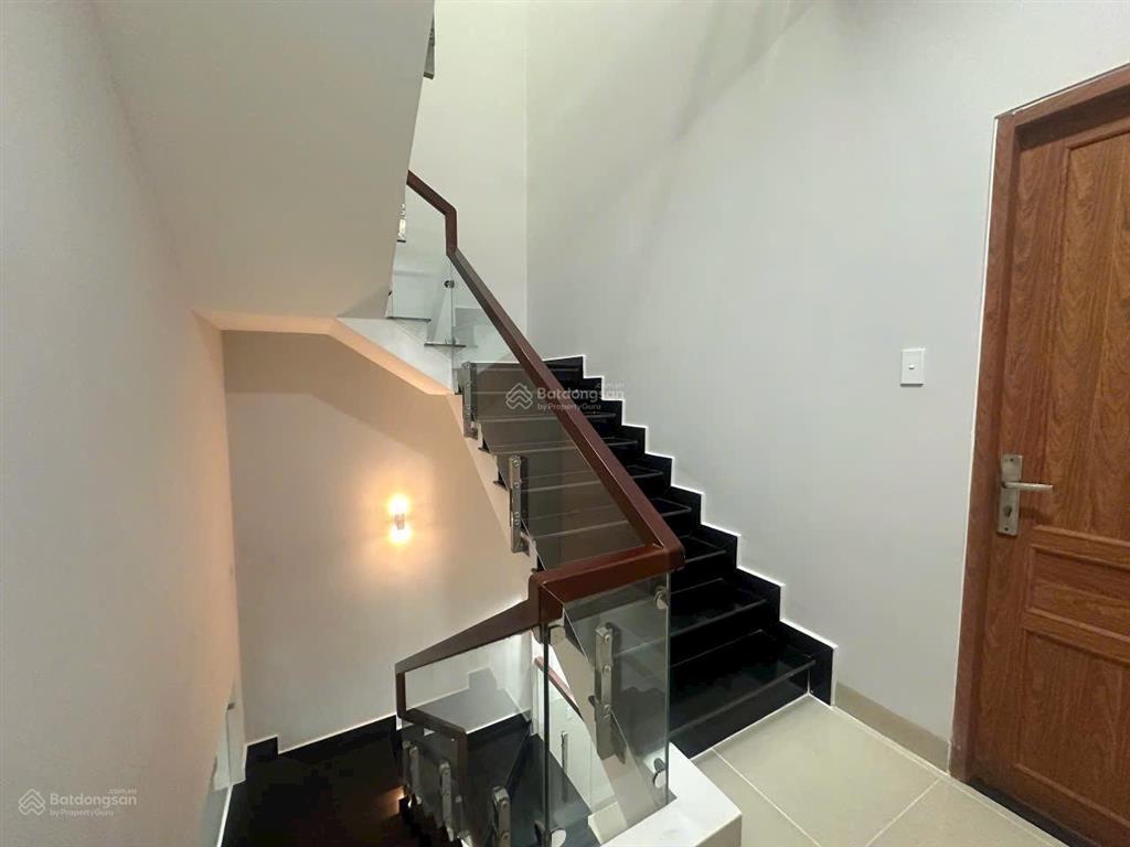 Cho thuê nhà mặt tiền kdc hiệp thành 3 vị trí đẹp dt 5x20m, 1 trệt 2 lầu  4pn  3wc