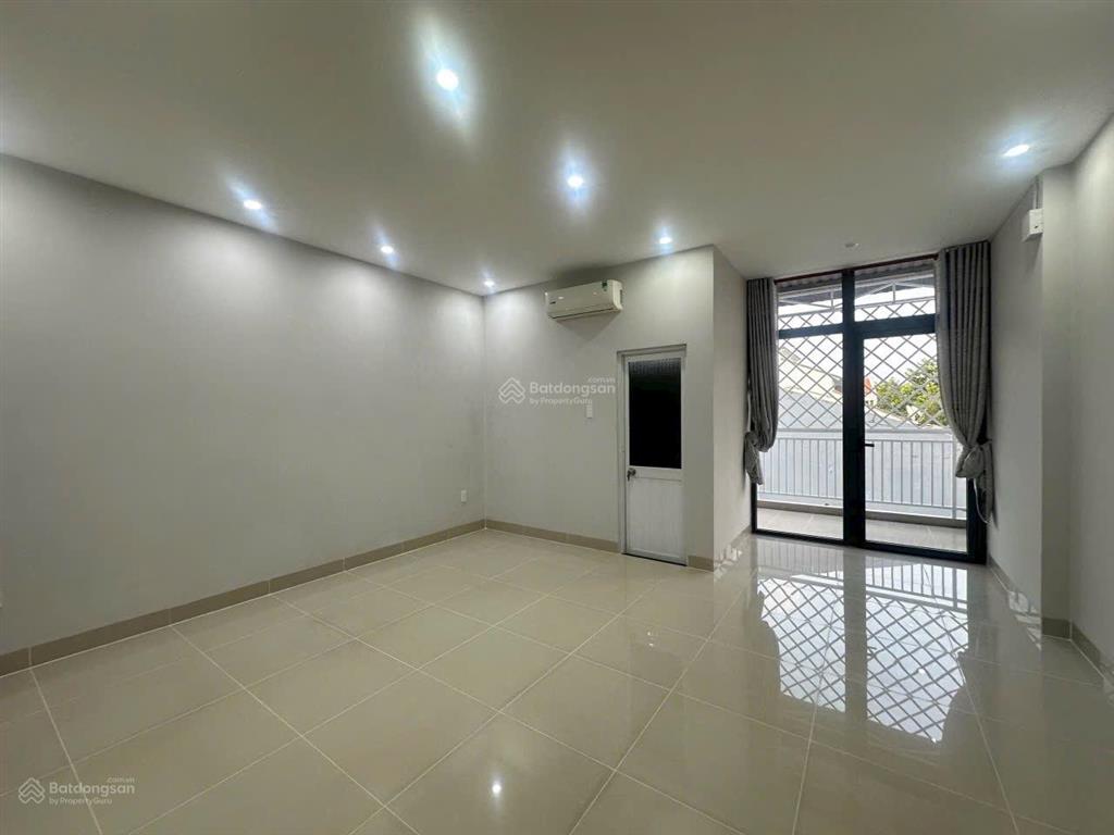 Cho thuê nhà mặt tiền kdc hiệp thành 3 vị trí đẹp dt 5x20m, 1 trệt 2 lầu  4pn  3wc