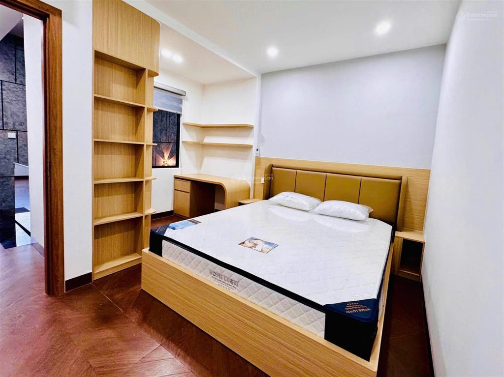 Vương thừa vũ
dt  89,9m2 mt5x18m
nhà mới 100% full nội thất hiện đại cao cấp và thông minh