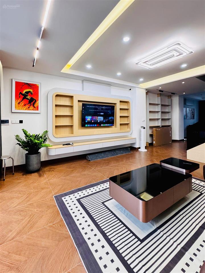Vương thừa vũ
dt  89,9m2 mt5x18m
nhà mới 100% full nội thất hiện đại cao cấp và thông minh