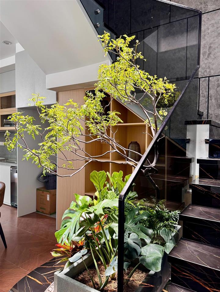 Vương thừa vũ
dt  89,9m2 mt5x18m
nhà mới 100% full nội thất hiện đại cao cấp và thông minh
