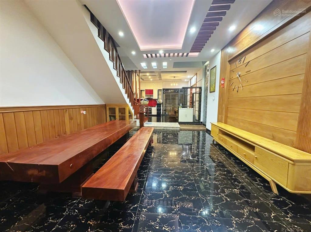Bán nhà kdt phước long a. hướng đn. dt 97m2. nhà 3 tầng gồm 3 phòng ngủ, 3 wc. full nội thất