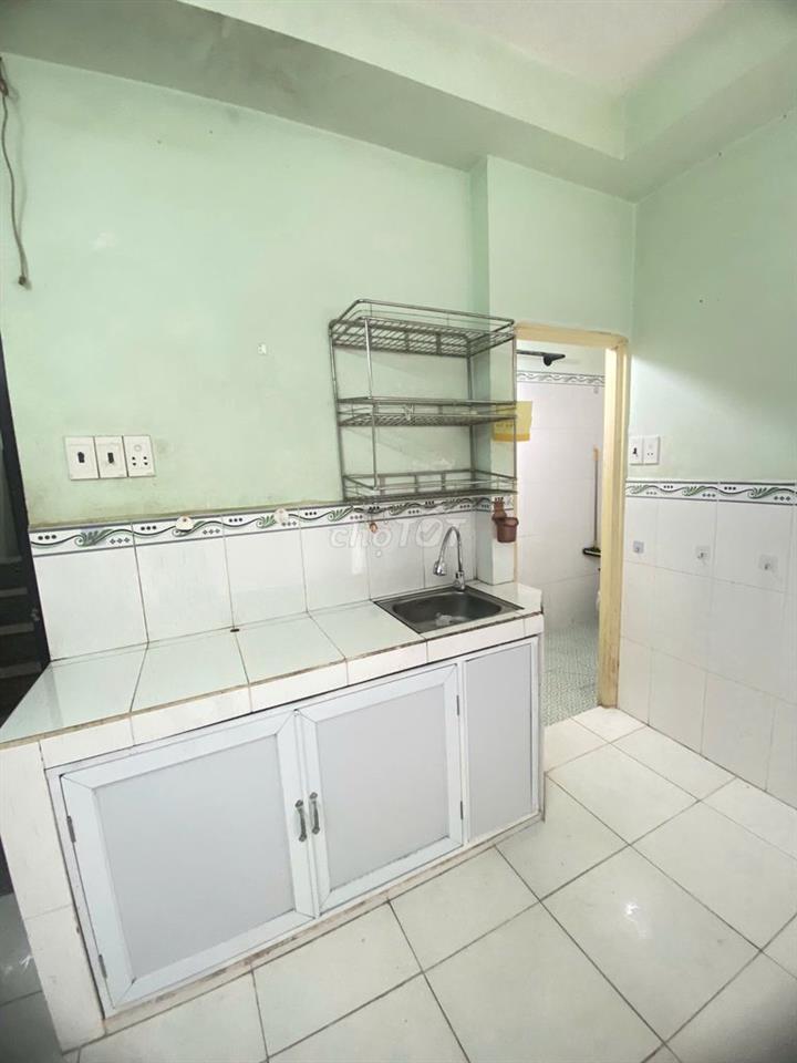 Cho thuê phòng trọ Ngã tư hàng xanh, 4,4 triệu, 20m2, Có Ban công