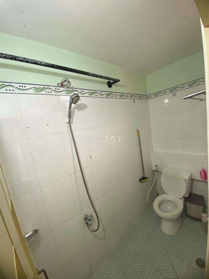 Cho thuê phòng trọ Ngã tư hàng xanh, 4,4 triệu, 20m2, Có Ban công