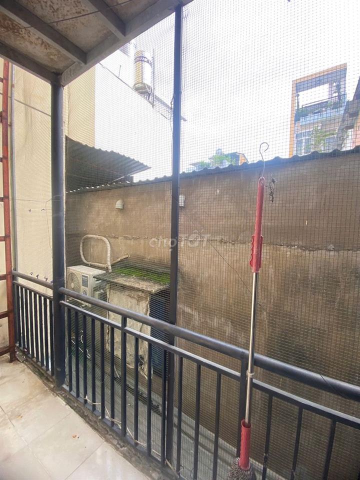 Cho thuê phòng trọ Ngã tư hàng xanh, 4,4 triệu, 20m2, Có Ban công
